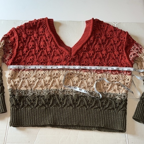 POL-M-loose knit,crochet, slouchy, open deep V-neck,long sleeve, Boho sweater. - Picture 10 of 12